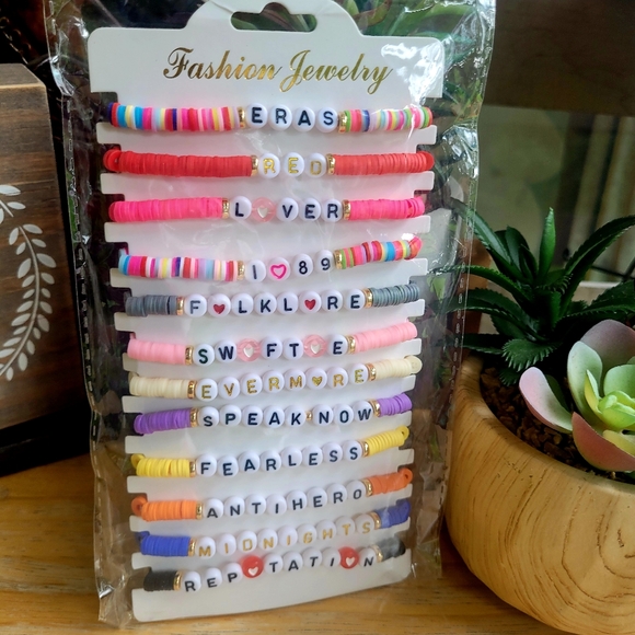 Taylor Swift Inspired Friendship Bracelet Sets - Picture 5 of 9